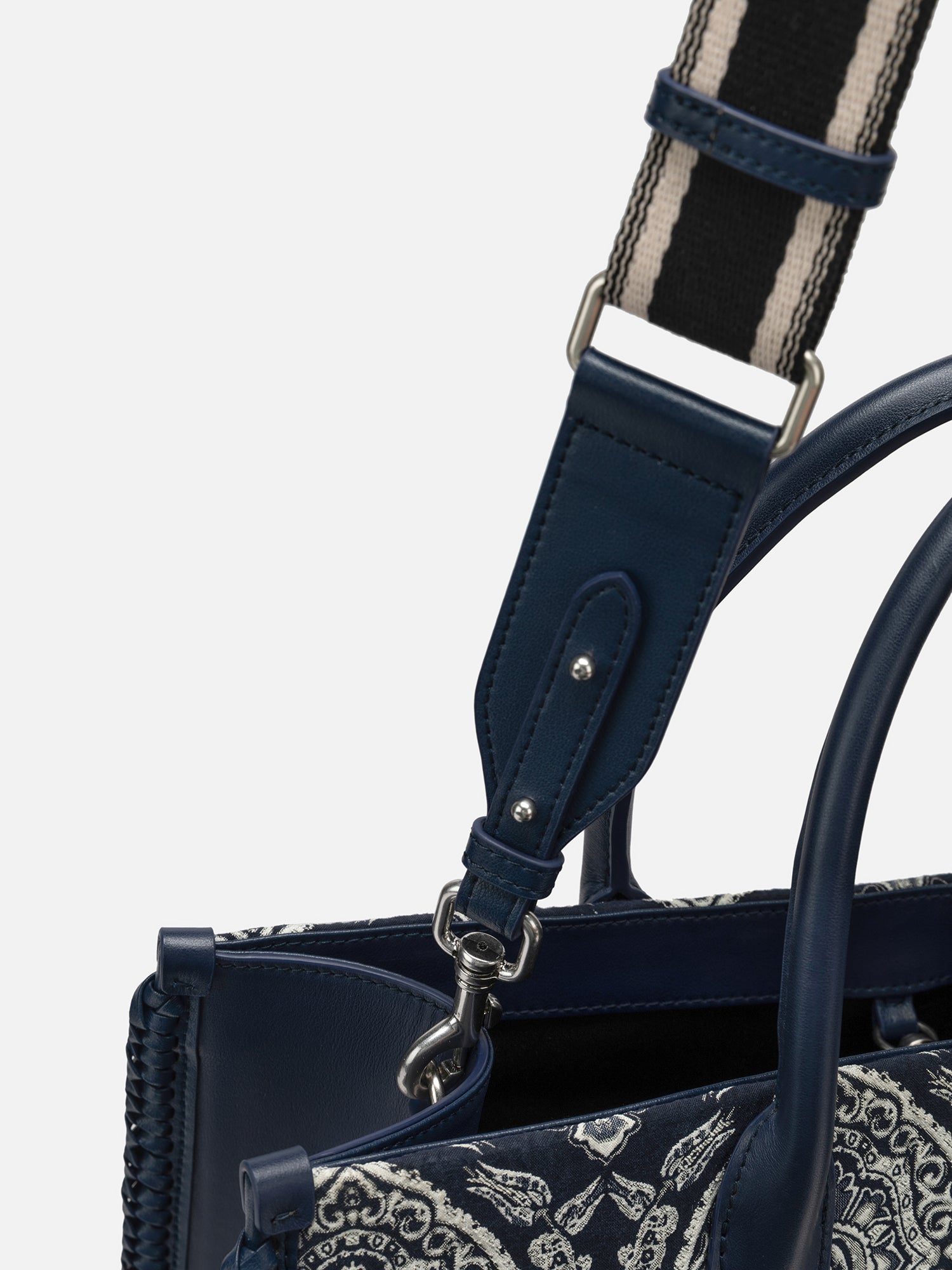 EP YAYING Qiannan Totem Tote Bag