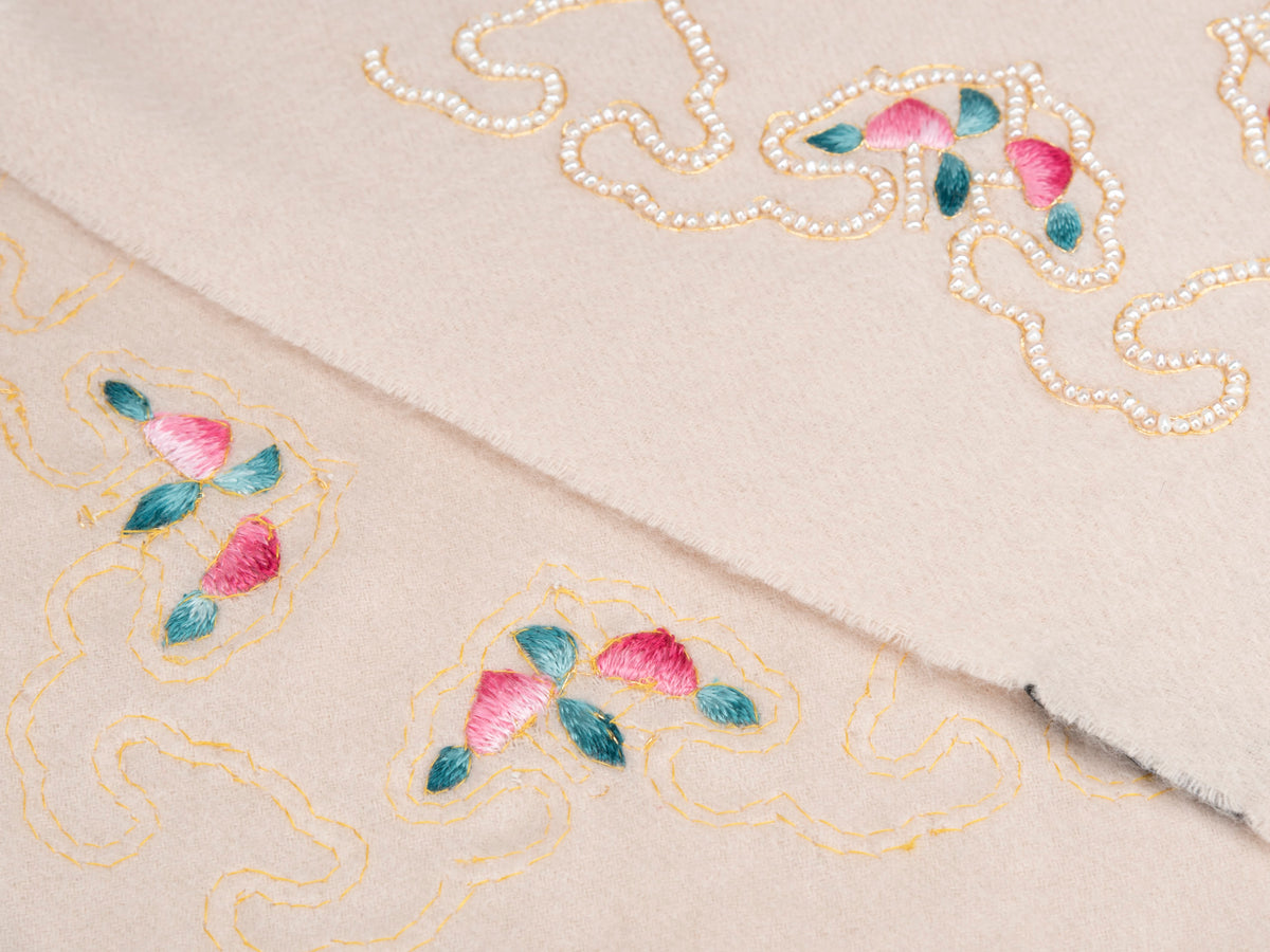 EP YAYING High Value Logo Scarf