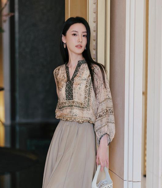 EP YAYING Silk-Inspired Mandarin Collar Floral Shirt