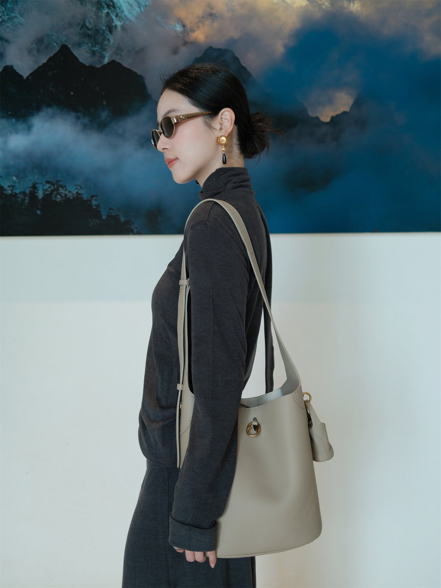 EP YAYING Ru Yi Cloud-Shoulder Bucket Bag EAKALB003AC