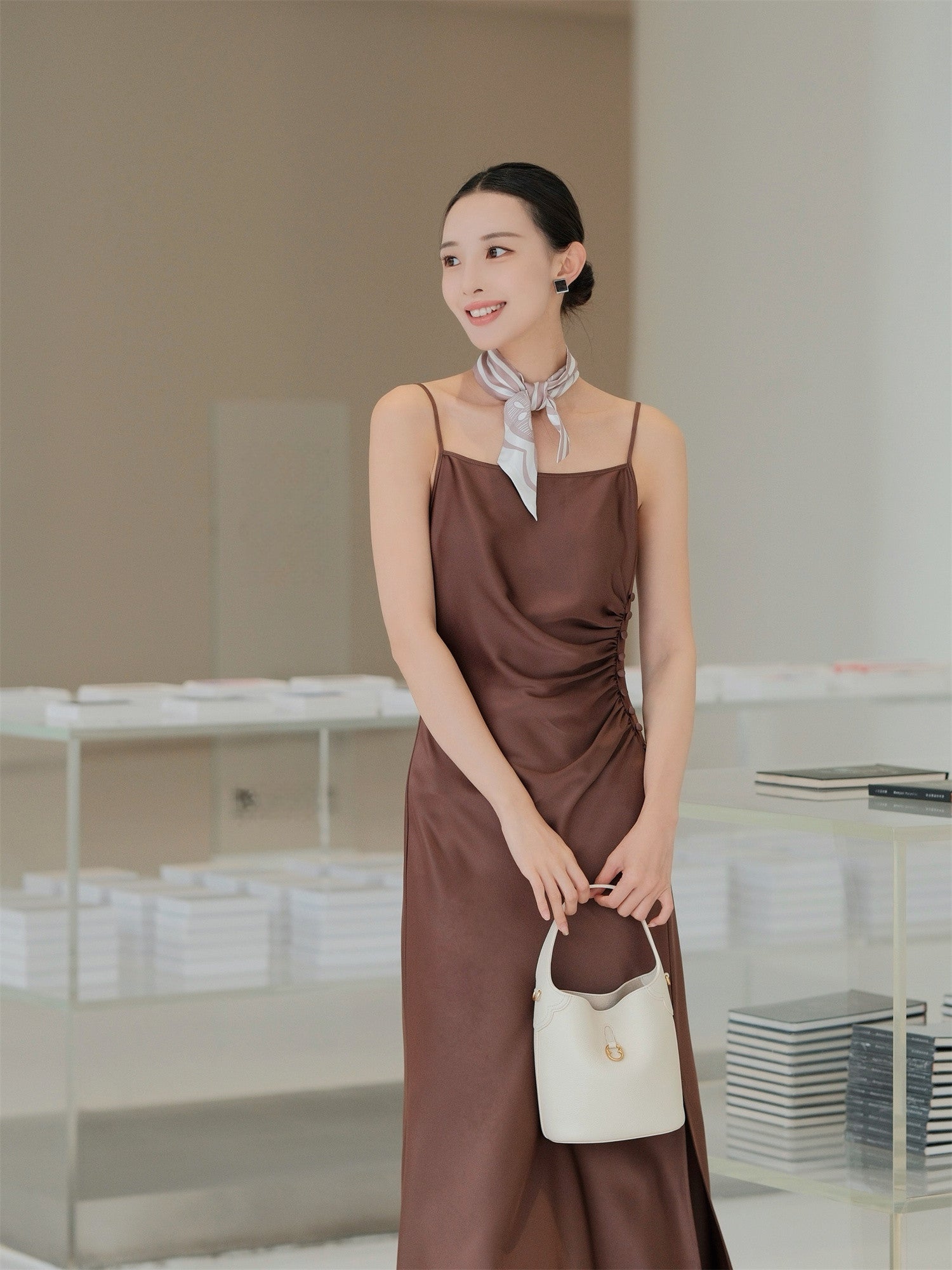EP YAYING Ru Yi Cloud-Shoulder Medium Bucket Bag EAKALB001BW